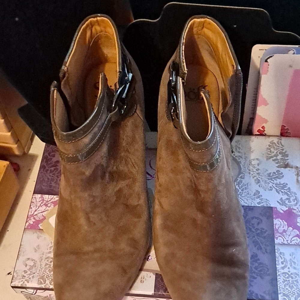 Boot - Picture 2 of 3